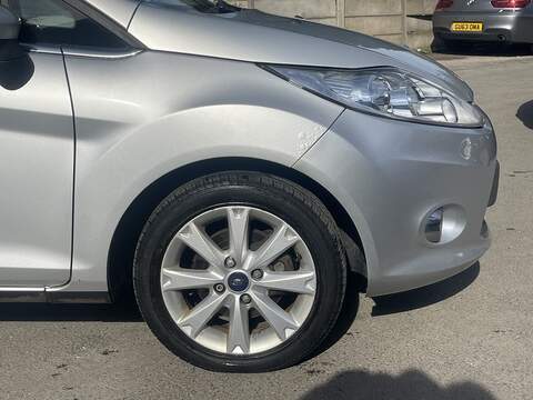 Ford Fiesta 1.4 Zetec Hatchback 5dr Petrol Manual (133 g/km, 94 bhp) - U2405