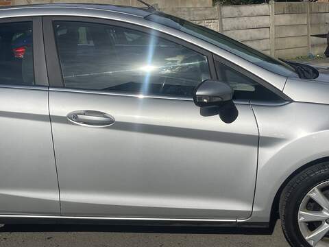 Ford Fiesta 1.4 Zetec Hatchback 5dr Petrol Manual (133 g/km, 94 bhp) - U2405
