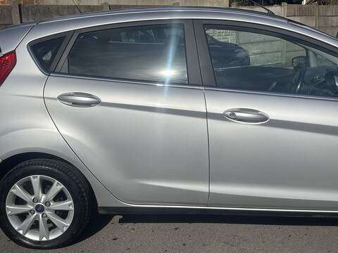 Ford Fiesta 1.4 Zetec Hatchback 5dr Petrol Manual (133 g/km, 94 bhp) - U2405