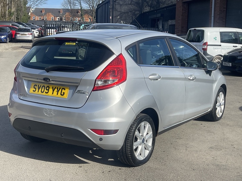 Ford Fiesta 1.4 Zetec Hatchback 5dr Petrol Manual (133 g/km, 94 bhp) - U2405