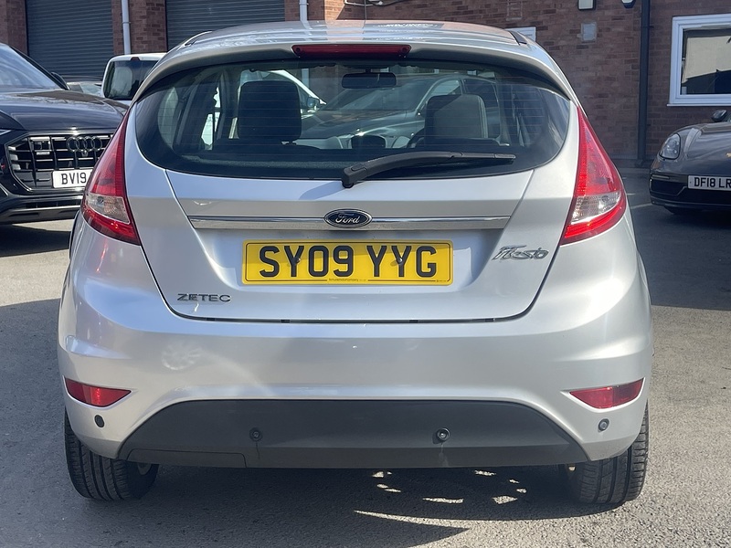 Ford Fiesta 1.4 Zetec Hatchback 5dr Petrol Manual (133 g/km, 94 bhp) - U2405