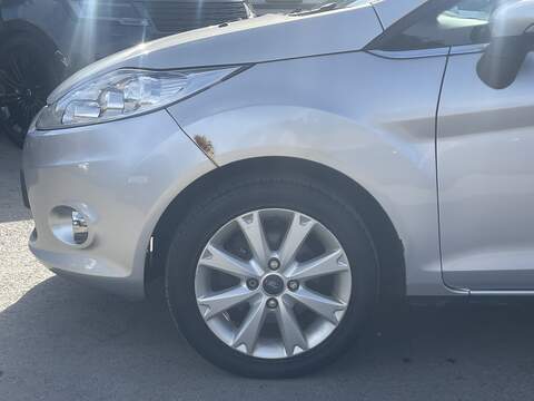 Ford Fiesta 1.4 Zetec Hatchback 5dr Petrol Manual (133 g/km, 94 bhp) - U2405