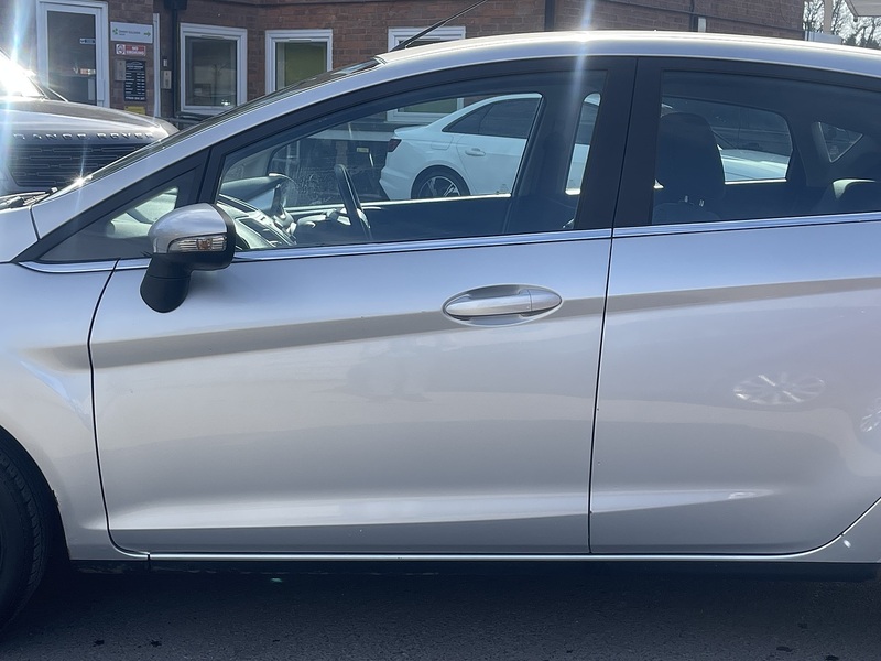 Ford Fiesta 1.4 Zetec Hatchback 5dr Petrol Manual (133 g/km, 94 bhp) - U2405