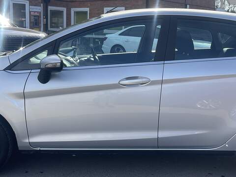 Ford Fiesta 1.4 Zetec Hatchback 5dr Petrol Manual (133 g/km, 94 bhp) - U2405