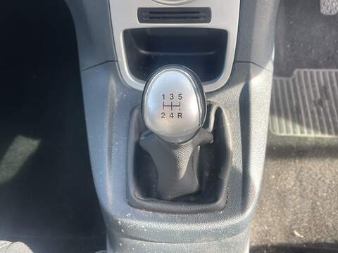 Ford Fiesta 1.4 Zetec Hatchback 5dr Petrol Manual (133 g/km, 94 bhp) - U2405