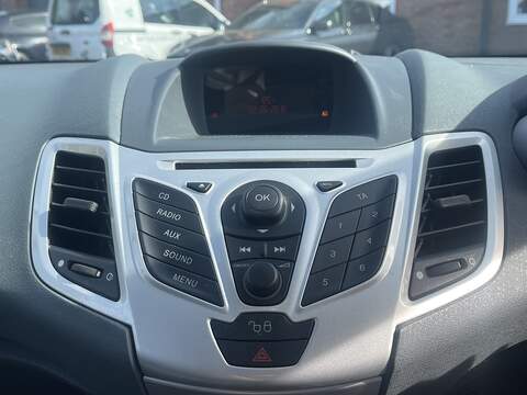 Ford Fiesta 1.4 Zetec Hatchback 5dr Petrol Manual (133 g/km, 94 bhp) - U2405