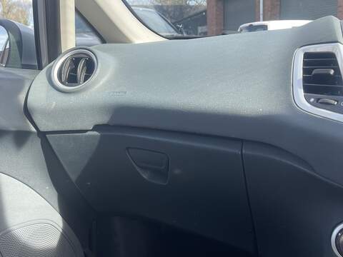 Ford Fiesta 1.4 Zetec Hatchback 5dr Petrol Manual (133 g/km, 94 bhp) - U2405