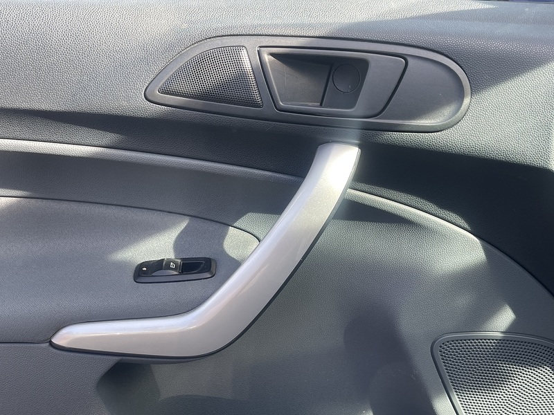 Ford Fiesta 1.4 Zetec Hatchback 5dr Petrol Manual (133 g/km, 94 bhp) - U2405