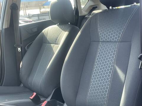 Ford Fiesta 1.4 Zetec Hatchback 5dr Petrol Manual (133 g/km, 94 bhp) - U2405