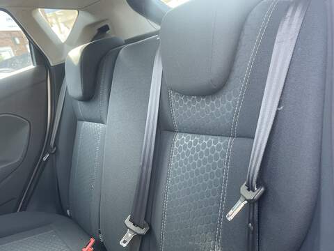 Ford Fiesta 1.4 Zetec Hatchback 5dr Petrol Manual (133 g/km, 94 bhp) - U2405