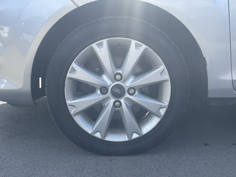 Ford Fiesta 1.4 Zetec Hatchback 5dr Petrol Manual (133 g/km, 94 bhp) - U2405