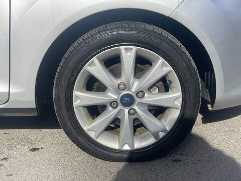Ford Fiesta 1.4 Zetec Hatchback 5dr Petrol Manual (133 g/km, 94 bhp) - U2405