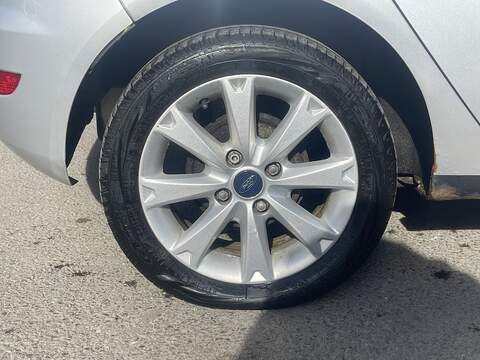 Ford Fiesta 1.4 Zetec Hatchback 5dr Petrol Manual (133 g/km, 94 bhp) - U2405