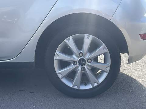Ford Fiesta 1.4 Zetec Hatchback 5dr Petrol Manual (133 g/km, 94 bhp) - U2405
