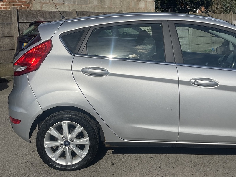 Ford Fiesta 1.4 Zetec Hatchback 5dr Petrol Manual (133 g/km, 94 bhp) - U2405