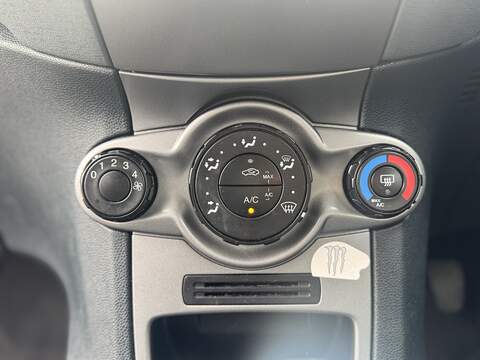 Ford Fiesta Edge - U2407