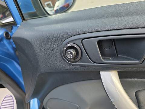 Ford Fiesta 1.6 Titanium Hatchback 5dr Petrol Manual (139 g/km, 118 bhp) - U2409