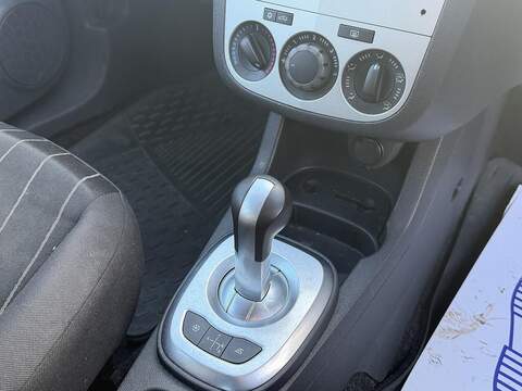 Vauxhall Corsa 1.2i ecoFLEX 16v Exclusiv Hatchback 5dr Petrol Easytronic (119 g/km, 84 bhp) - U2410