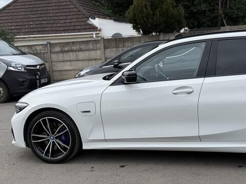BMW 3 Series 2.0 330e 12kWh M Sport Touring 5dr Petrol Plug-in Hybrid Auto Euro 6 (s/s) (292 ps) - U2411