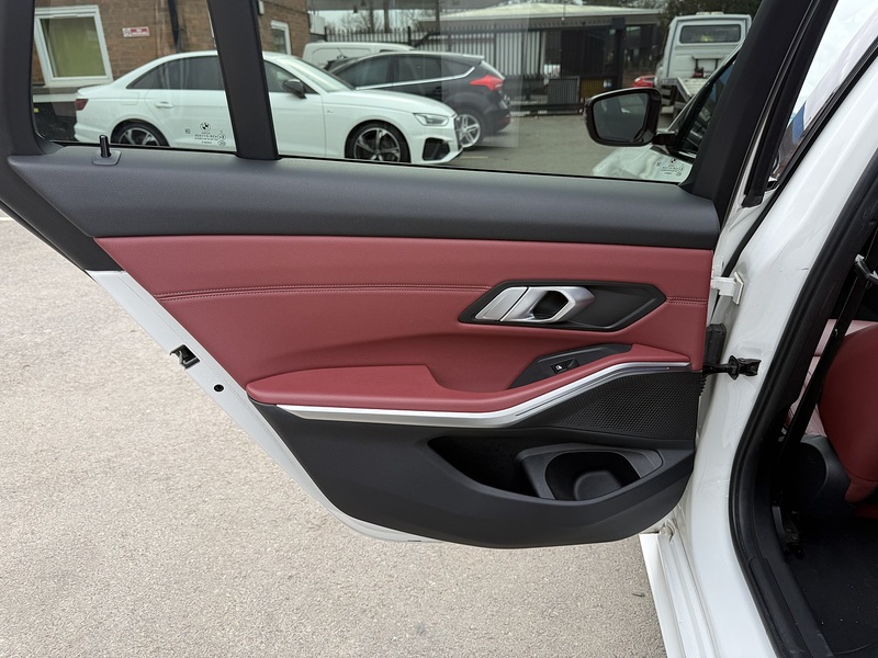 BMW 3 Series 2.0 330e 12kWh M Sport Touring 5dr Petrol Plug-in Hybrid Auto Euro 6 (s/s) (292 ps) - U2411