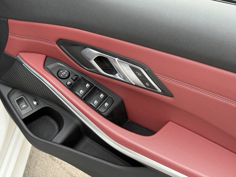 BMW 3 Series 2.0 330e 12kWh M Sport Touring 5dr Petrol Plug-in Hybrid Auto Euro 6 (s/s) (292 ps) - U2411