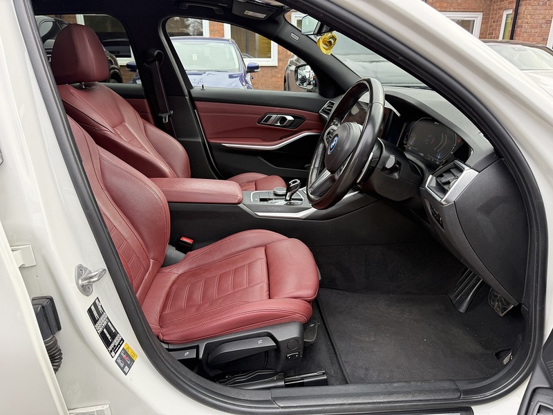 BMW 3 Series 2.0 330e 12kWh M Sport Touring 5dr Petrol Plug-in Hybrid Auto Euro 6 (s/s) (292 ps) - U2411