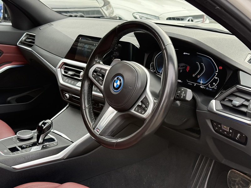BMW 3 Series 2.0 330e 12kWh M Sport Touring 5dr Petrol Plug-in Hybrid Auto Euro 6 (s/s) (292 ps) - U2411