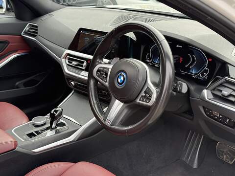 BMW 3 Series 2.0 330e 12kWh M Sport Touring 5dr Petrol Plug-in Hybrid Auto Euro 6 (s/s) (292 ps) - U2411