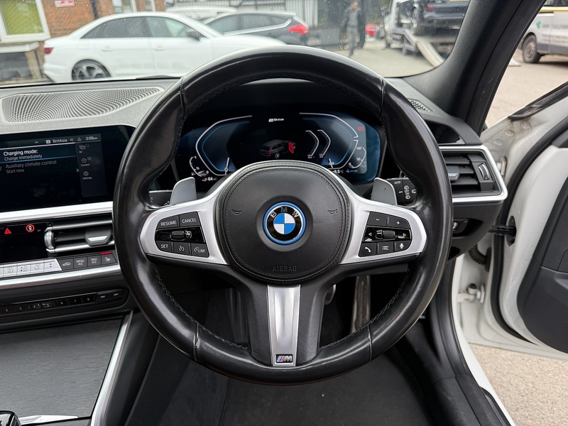 BMW 3 Series 2.0 330e 12kWh M Sport Touring 5dr Petrol Plug-in Hybrid Auto Euro 6 (s/s) (292 ps) - U2411