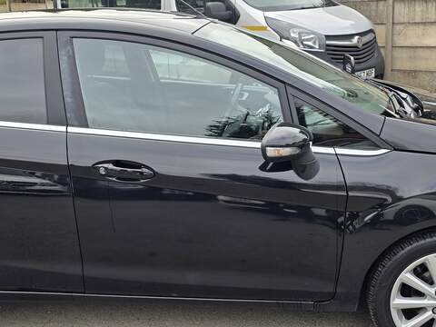 Ford Fiesta 1.0T EcoBoost Titanium Hatchback 5dr Petrol Powershift Euro 6 (100 ps) - U2412