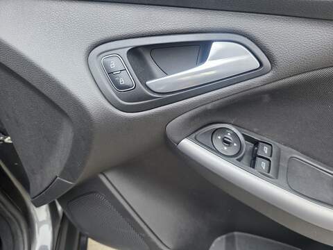 Ford Focus 1.0T EcoBoost Zetec Hatchback 5dr Petrol Auto Euro 6 (s/s) (125 ps) - U2415