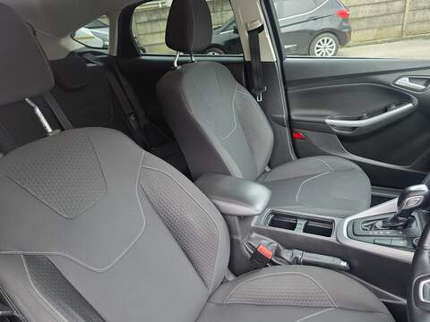 Ford Focus 1.0T EcoBoost Zetec Hatchback 5dr Petrol Auto Euro 6 (s/s) (125 ps) - U2415