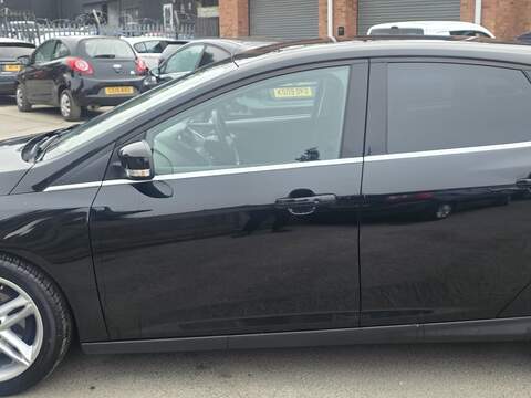 Ford Focus 1.0T EcoBoost Titanium Hatchback 5dr Petrol Auto Euro 6 (s/s) (125 ps) - U2416