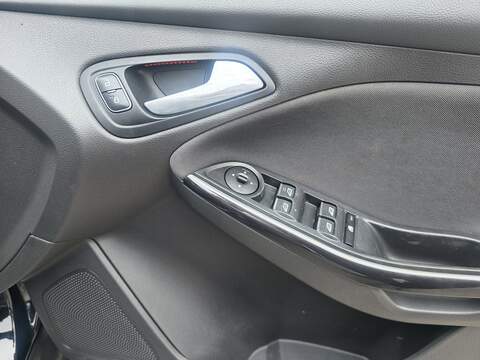 Ford Focus 1.0T EcoBoost Titanium Hatchback 5dr Petrol Auto Euro 6 (s/s) (125 ps) - U2416