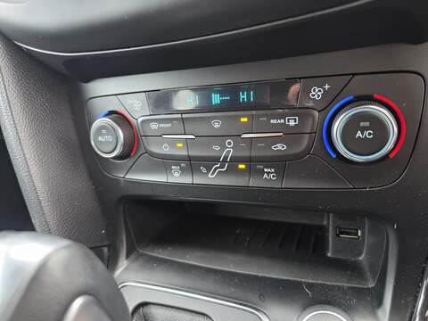 Ford Focus 1.0T EcoBoost Titanium Hatchback 5dr Petrol Auto Euro 6 (s/s) (125 ps) - U2416