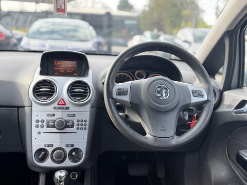 Vauxhall Corsa 1.4 16V Design Hatchback 5dr Petrol Auto Euro 5 (A/C) (100 ps) - U2421