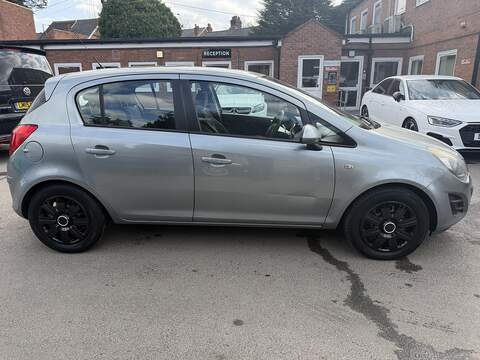 Vauxhall Corsa 1.4 16V Design Hatchback 5dr Petrol Auto Euro 5 (A/C) (100 ps) - U2421
