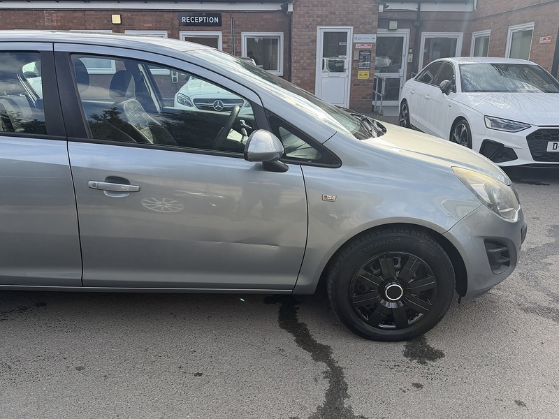 Vauxhall Corsa 1.4 16V Design Hatchback 5dr Petrol Auto Euro 5 (A/C) (100 ps) - U2421