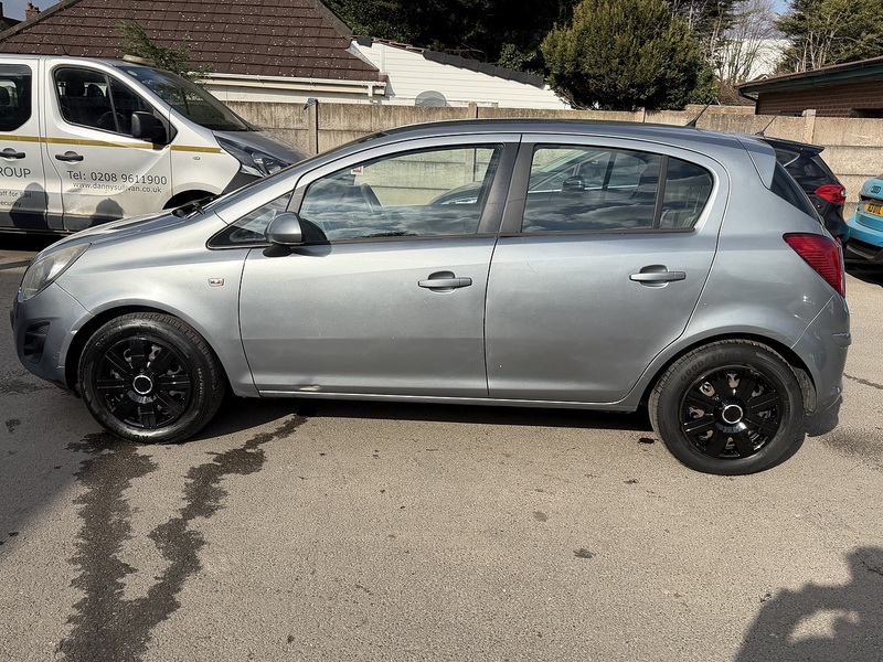 Vauxhall Corsa 1.4 16V Design Hatchback 5dr Petrol Auto Euro 5 (A/C) (100 ps) - U2421
