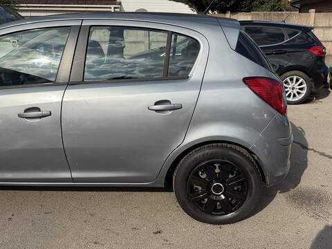 Vauxhall Corsa 1.4 16V Design Hatchback 5dr Petrol Auto Euro 5 (A/C) (100 ps) - U2421
