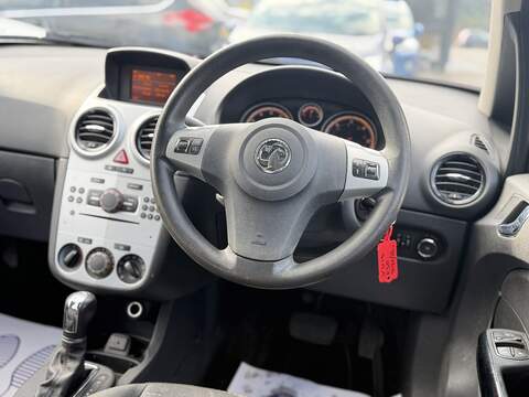 Vauxhall Corsa 1.4 16V Design Hatchback 5dr Petrol Auto Euro 5 (A/C) (100 ps) - U2421