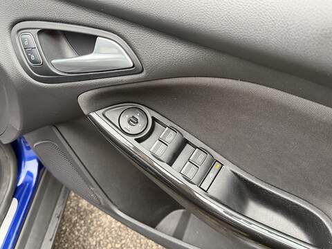 Ford Focus 1.0T EcoBoost Titanium Estate 5dr Petrol Auto Euro 6 (s/s) (125 ps) - U2428