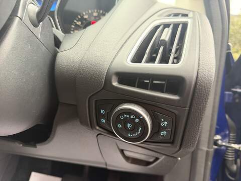 Ford Focus 1.0T EcoBoost Titanium Estate 5dr Petrol Auto Euro 6 (s/s) (125 ps) - U2428