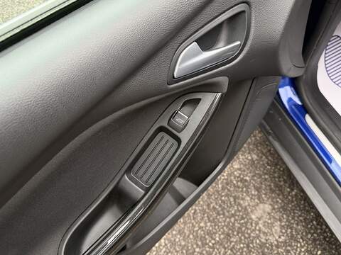 Ford Focus 1.0T EcoBoost Titanium Estate 5dr Petrol Auto Euro 6 (s/s) (125 ps) - U2428