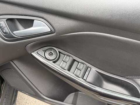 Ford Focus 1.0T EcoBoost Titanium X Hatchback 5dr Petrol Auto Euro 6 (s/s) (125 ps) - U2432