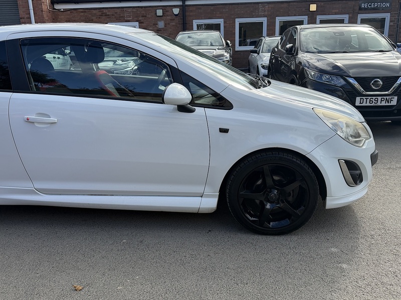 Vauxhall Corsa 1.4 16V SRi Hatchback 3dr Petrol Manual Euro 5 (A/C) (100 ps) - U2439