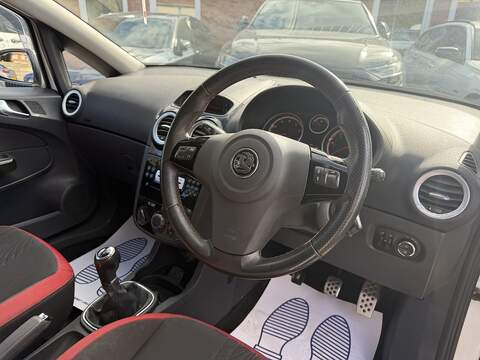 Vauxhall Corsa 1.4 16V SRi Hatchback 3dr Petrol Manual Euro 5 (A/C) (100 ps) - U2439