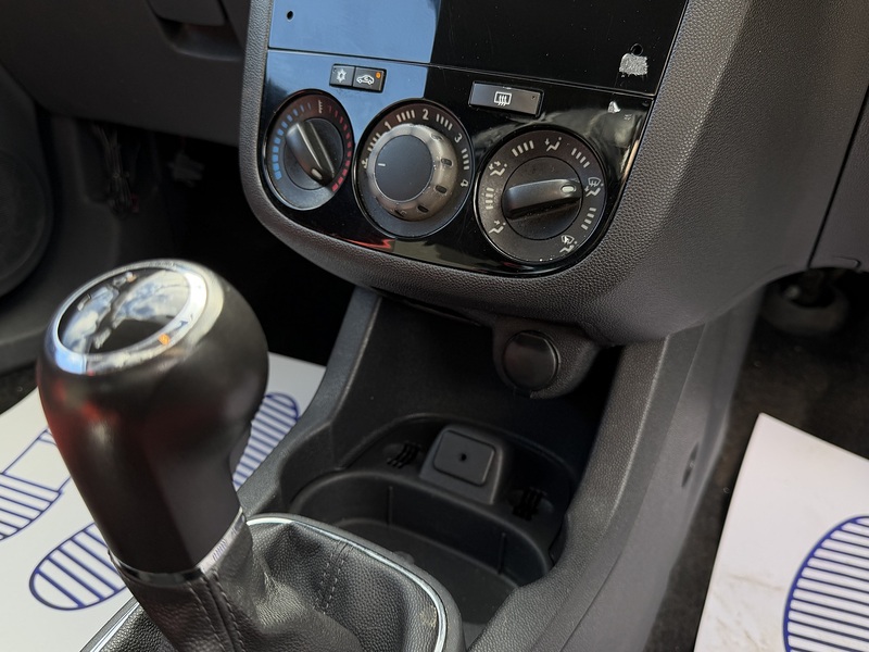 Vauxhall Corsa 1.4 16V SRi Hatchback 3dr Petrol Manual Euro 5 (A/C) (100 ps) - U2439