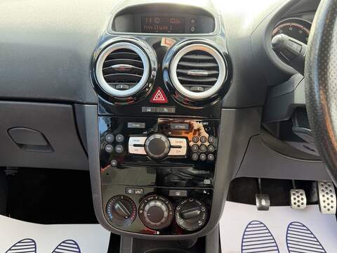 Vauxhall Corsa 1.4 16V SRi Hatchback 3dr Petrol Manual Euro 5 (A/C) (100 ps) - U2439
