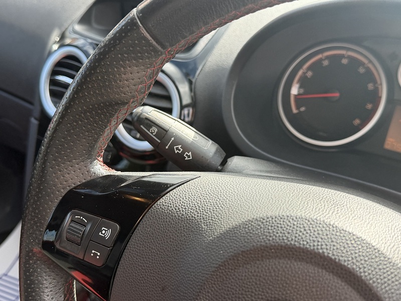 Vauxhall Corsa 1.4 16V SRi Hatchback 3dr Petrol Manual Euro 5 (A/C) (100 ps) - U2439